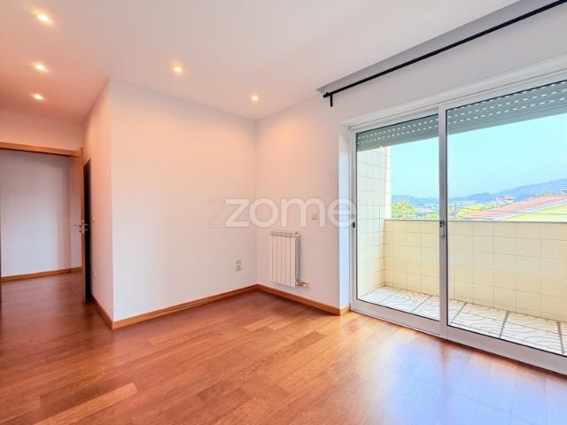 Arrendamento Apartamento T3 com Garagem Fechada