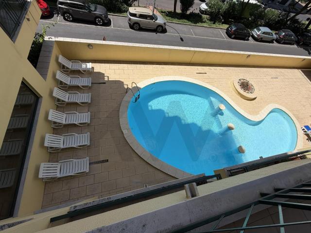 Arrendamento Apartamento T4 com piscina e garagem em Carnaxide