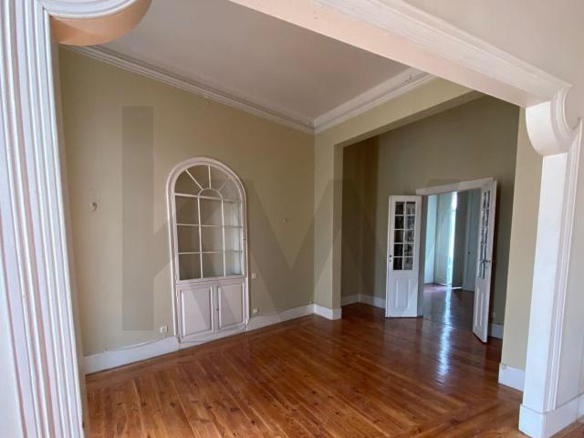 Arrendamento Apartamento T5+, em Lisboa, Estrela Campo de Ourique