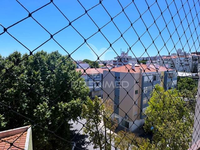 Arrendamento de Apartamento T3 na Cova da Piedade – Localização estratégica e excelente potencial