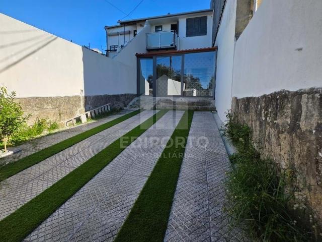 Arrendamento de Espetacular Moradia T3 de duas frentes em Paranhos, Porto