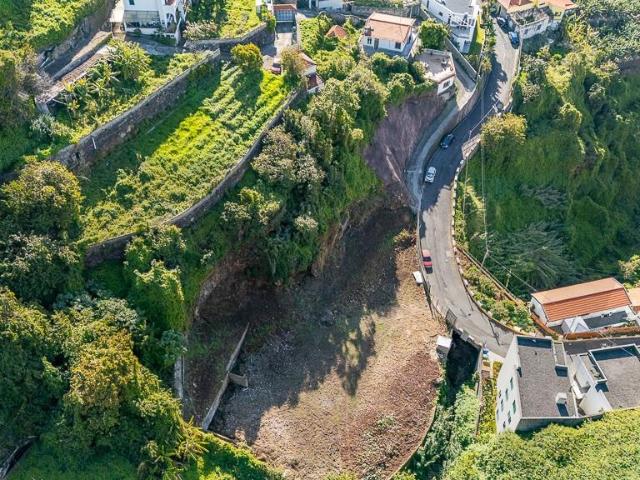 Arrendamento de Terreno Plano com Vista Baía do Funchal – Excelente Localização