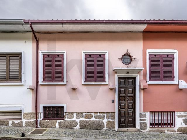 Arrendamento — Moradia T3+1 mobilada e com grande terraço no Jardim Morro — Vila Nova de Gaia