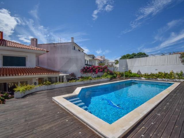 Arrendamento Moradia T6 com Piscina no Murtal Parede