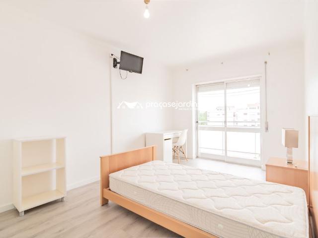 Quarto com Varanda e TV
