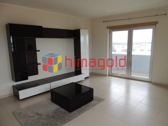 Arrendamento T1 com garagem na Cruz D'Areia Leiria