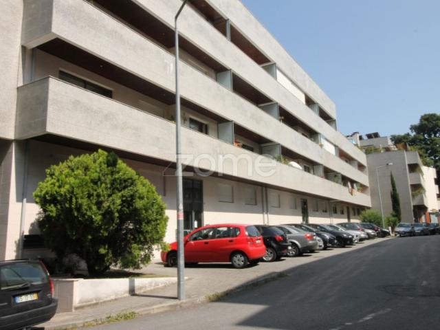 Arrendar T3 amplo com garagem para 4 carros, S. Vitor, Braga