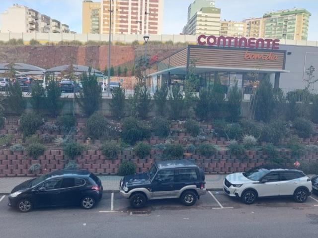 Arrendo T2 3 Assoalhadas em Encosta do Sol, Alfornelos, junto ao Metro Amadora