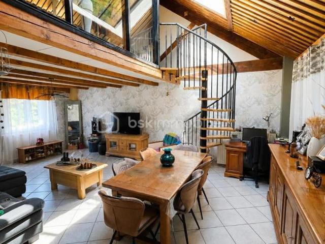 ? Arreux Rare sur le secteur, confort, luminosité et tranquillité pour cette maison