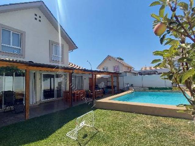Arrienda casa Buin Barrio Alto Sacramento con Piscina