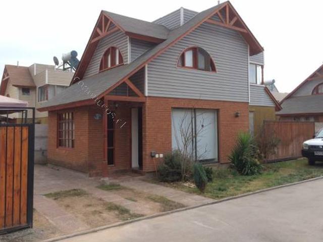 ARRIENDA CASA 3 DORM 2 BAÑOS