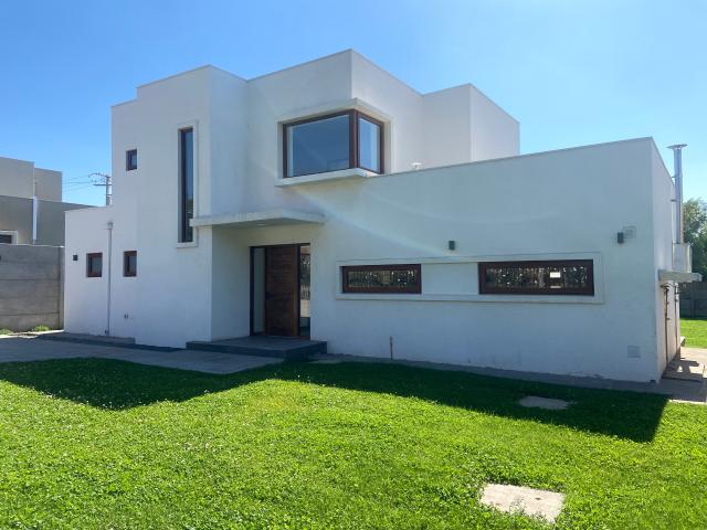 ARRIENDA HERMOSA CASA CONDOMINIO MIRADOR DE NOGALES.MACHALÍ