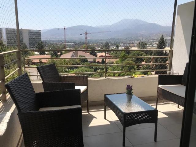 Arrienda sin comisión lindo departamento con vista despejada