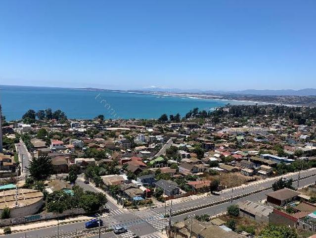 Arrienda su dueña. Excelente ubicación. Vista al mar