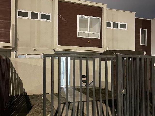 ARRIENDO TOWNHOUSE EN AVENIDA ORIENTE