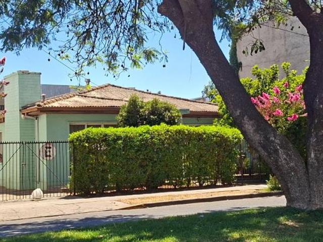 ARRIENDO VIVIENDA PARA CENTRO MEDICO O DENTAL, SE UBICA ENTRE EDIFICIOS DE LA SALUD