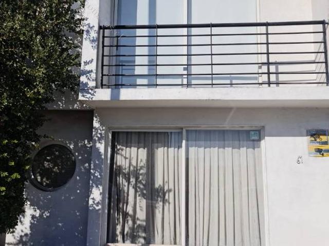 ARRIENDO ACOGEDORA CASA EN CONDOMINIO SEGURIDAD 24 HORAS