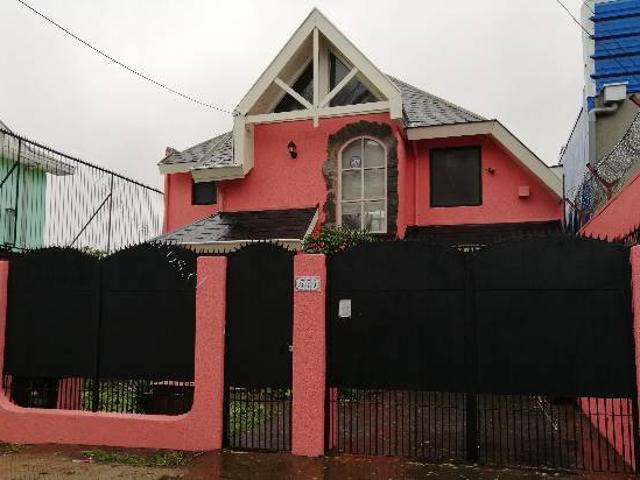 Arriendo acogedora y amplia casa central en Concepción