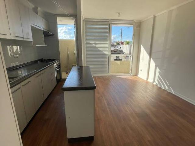 Arriendo amplio departamento en condominio cerrado