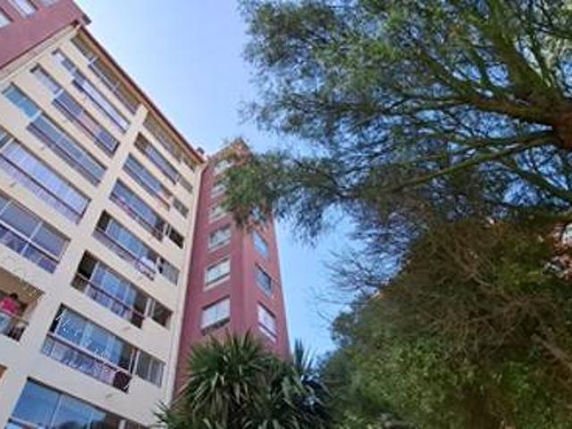 Arriendo amplio departamento en Gómez Carreño