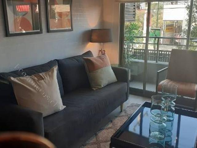 Arriendo amplio y luminoso departamento lado metro