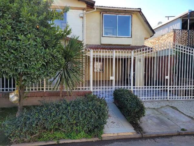 Arriendo amplia casa en Villa Valles del Maipo 2