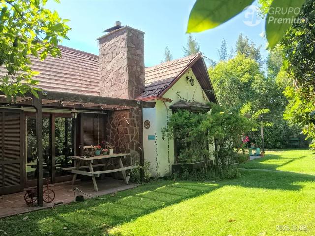 Arriendo amplia casa en exclusivo sector las condes
