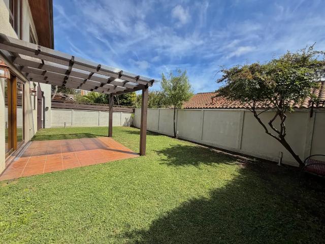 Arriendo Amplia Casa En Lomas De San Andres