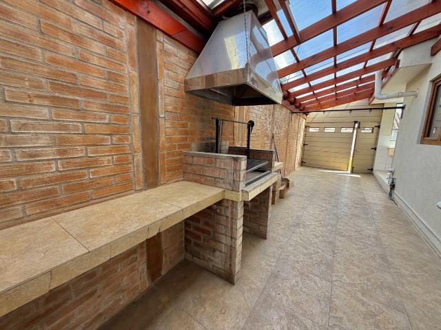 Arriendo amplia casa en lomas de san andres
