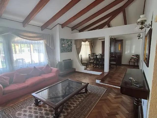 Arriendo Amplia Casa En Sector Residencial