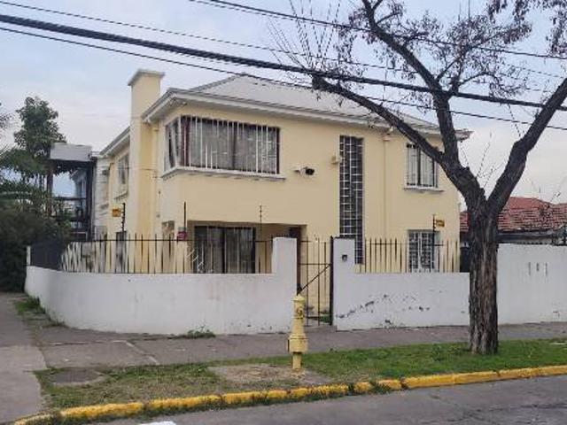 Arriendo Amplia casa Esquina, Suarez Mujica con Monseñor
