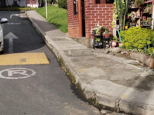 ARRIENDO APARTA ESTUDIO EN LA URBANIZACION LOMA LINDA