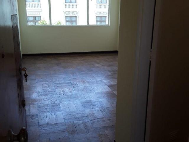 ARRIENDO AV. URUGUAY 3 DORMITORIOS 2 BAÑOS IMPECABLE 470.000