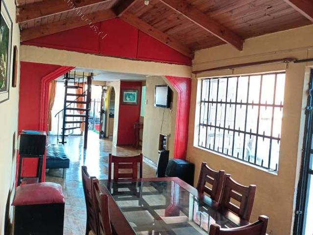 Arriendo año corrido amplia casa