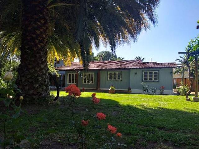 Arriendo bella casa con piscina y amplios jardines