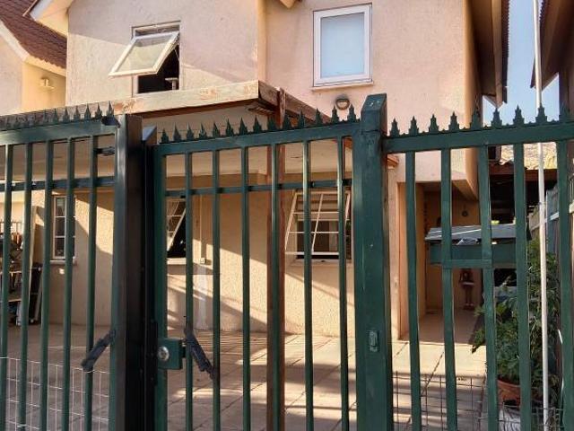 Arriendo buena casa en Huechuraba fuera de condominio