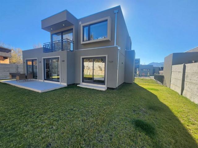 Arriendo Casa Machalí condominio tricahue de nogales, machalí
