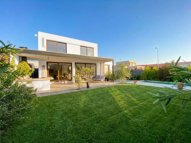 ARRIENDO CASA MEDITERRANEA 2 PISO PIEDRA ROJA 3D + 3B + PIEZA SERVICIO + TERRAZA TECHADA + QUINCHO + PISCINA | UF 48