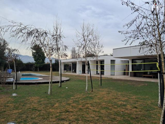 Arriendo Casa moderna, Condominio Algarrobal Chicureo