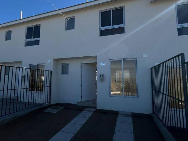 ARRIENDO CASA NUEVA EN AVENIDA, SECTOR COSTA LAGUNA