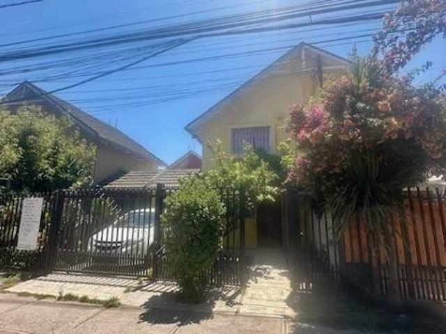 Arriendo Casa a pasos de supermercado y locomoción