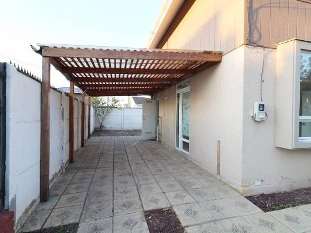 ARRIENDO CASA AISLADA 3 DORMITORIOS EXCELENTE ESTADO