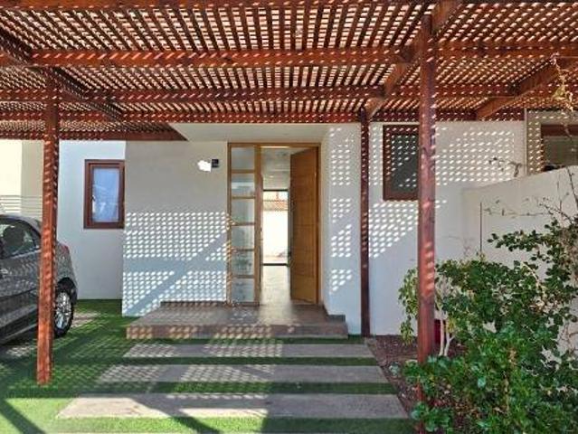 ARRIENDO CASA AISLADA EN COSTA LAGUNA