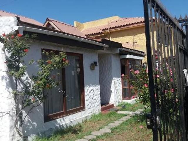 ARRIENDO CASA AMOBLADA, AÑO CORRIDO A PASOS DE LA PLAYA