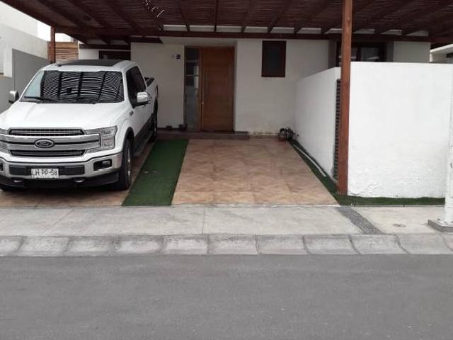Arriendo casa Brisas de Costa Laguna