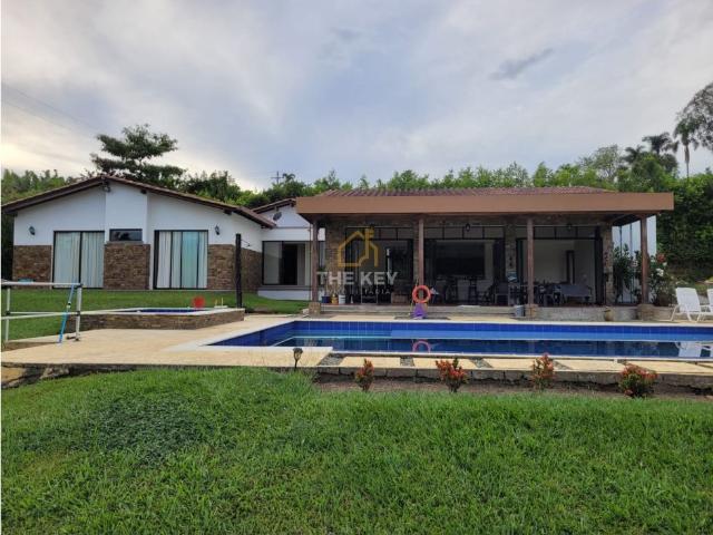 ARRIENDO CASA CAMPESTRE,SECTOR AEROPUERTO AMOBLADA