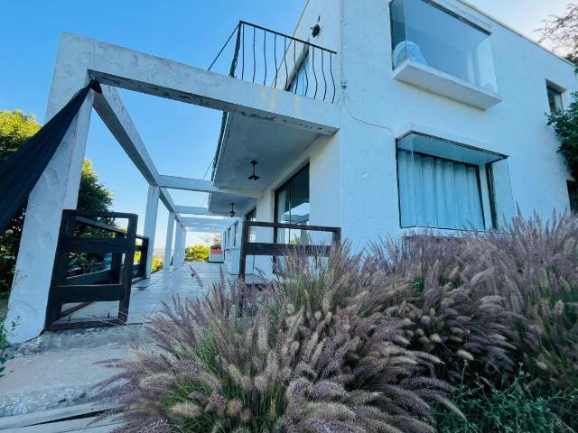 Arriendo Casa CampoMar IV 2500M2, vista al valle