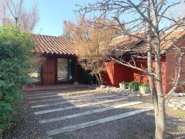 Arriendo Casa Chilena En Chicureo Centro, Colegio Sta. Cruz