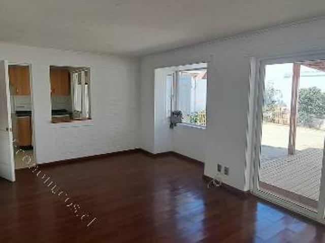 Arriendo casa con 4 dormitorios en Curauma, buen sector