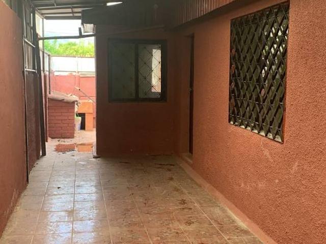 ARRIENDO CASA DE UN PISO